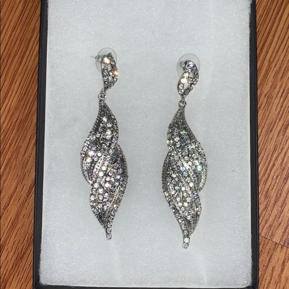 Silver rhinestone elegant earrings